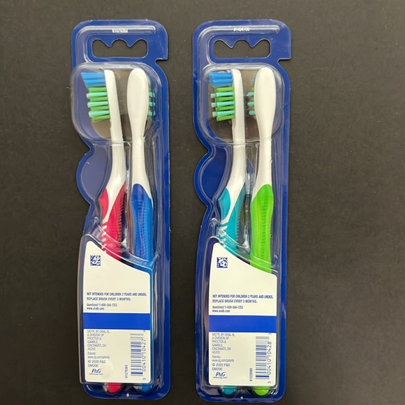 Oral-B Bacteria Blast Toothbrushes NWT - Picture 2 of 4